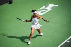 看看当年国际米兰 和拥有梅西苏牙那支巴萨的对抗，比赛虽然是那啥了…