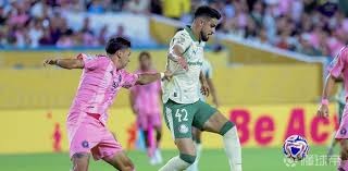 圣路易斯红雀队在 2025 年 9 月由于失误过多，痛失国联外卡领先位置