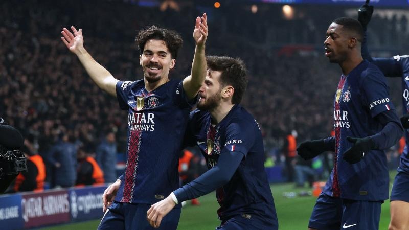 巴特萨基还没来不及走到替补席跟教练击掌普利西奇就完成了进球！