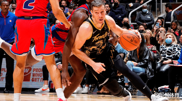 一名年轻且 一名年轻且